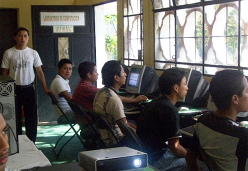 Guatemalan students using computers