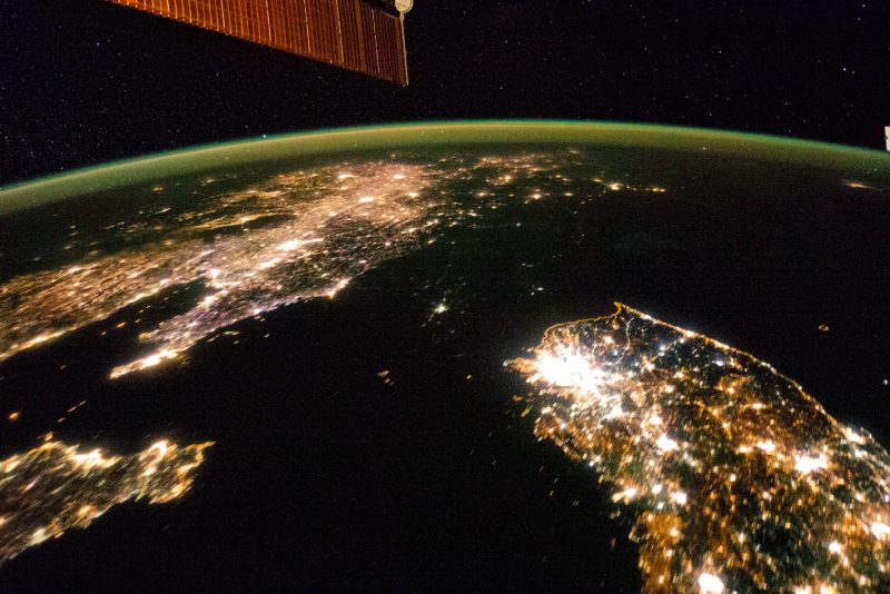 Photo_of_the_Korean_Penn_from_Space_at_night